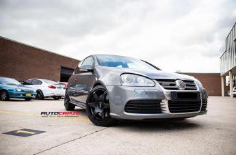 VOLKSWAGEN-GOLF-SIX-MATTE-BLACK-FACE-WITH-GLOSS-BLACK-WINDOWS